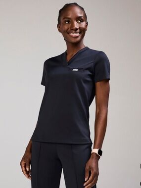 Figs Sona Formx Slim V Neck Scrub Top Navy size small